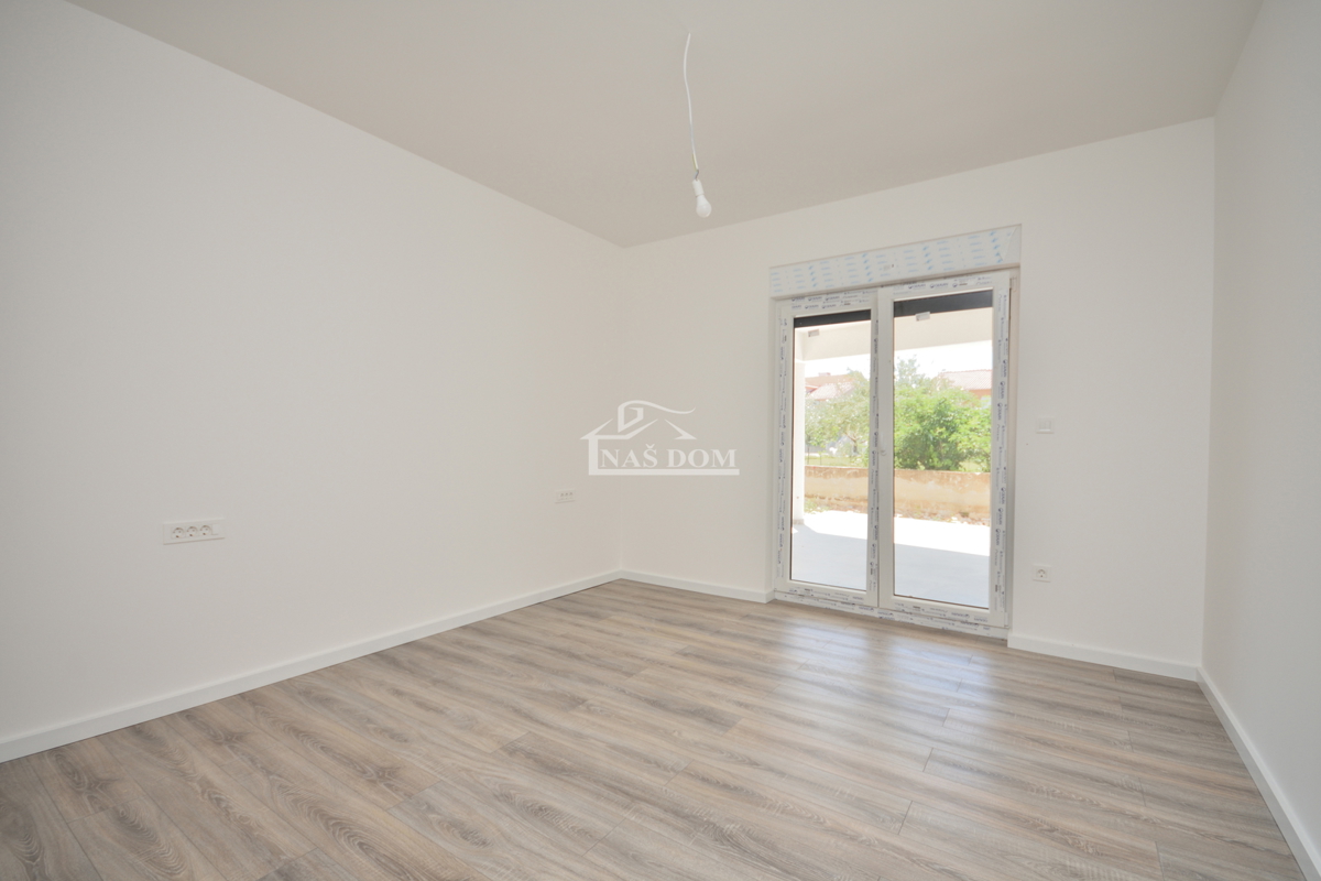 Vodice - Luksuzno stanovanje S1 z vrtom, 600 m od plaže