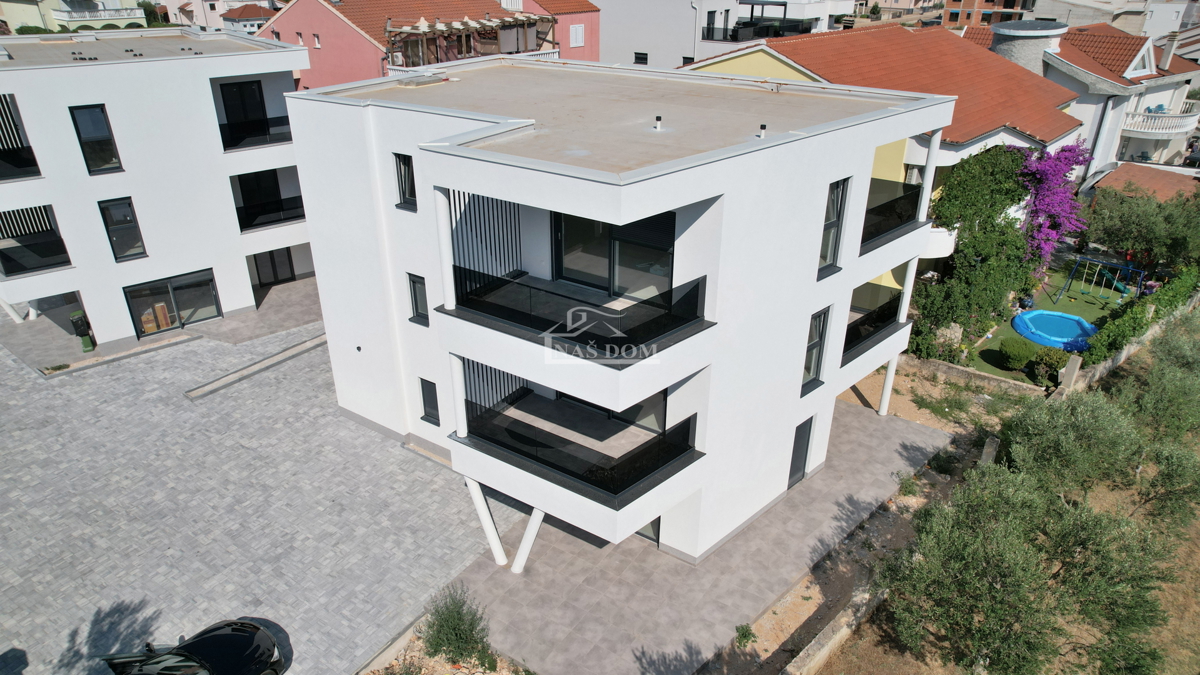 Vodice - Luksuzno stanovanje S1 z vrtom, 600 m od plaže