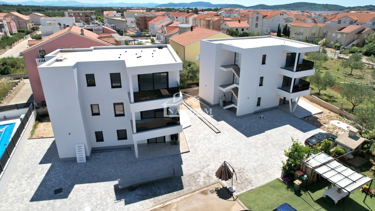 Vodice - Luksuzno stanovanje S1 z vrtom, 600 m od plaže