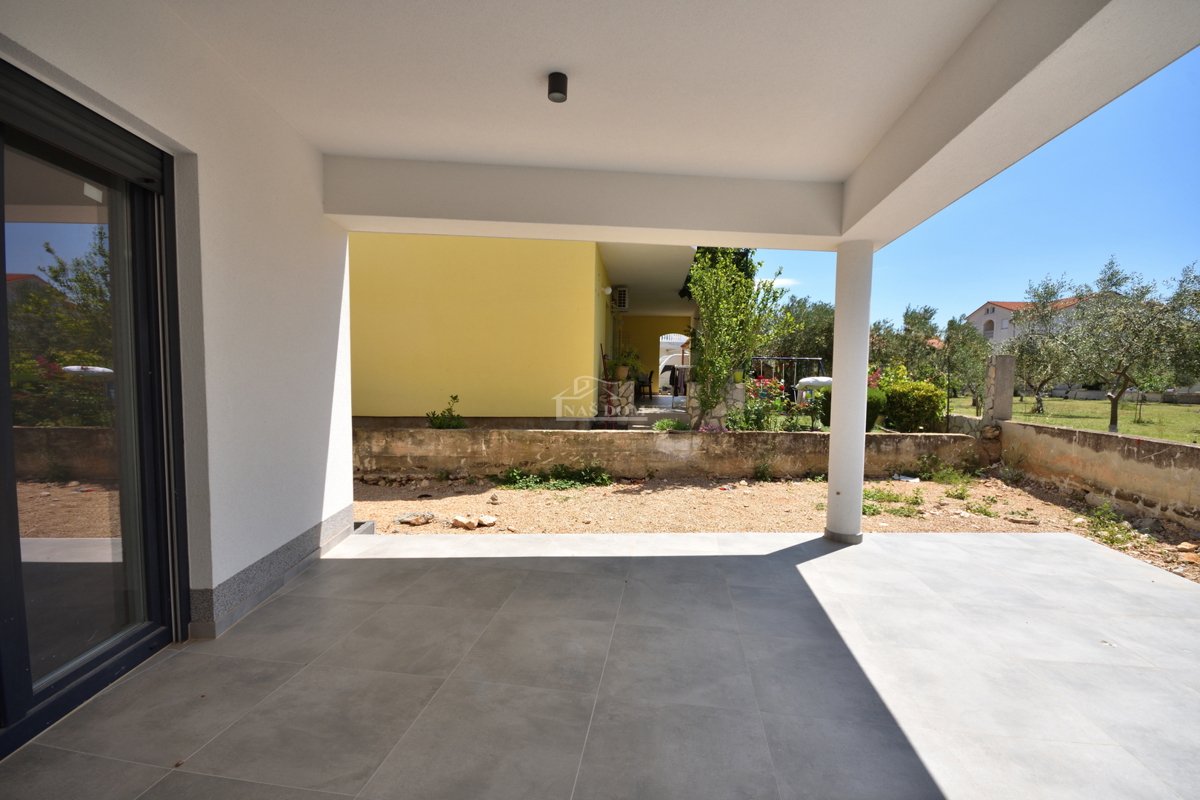 Vodice - Luksuzno stanovanje S1 z vrtom, 600 m od plaže