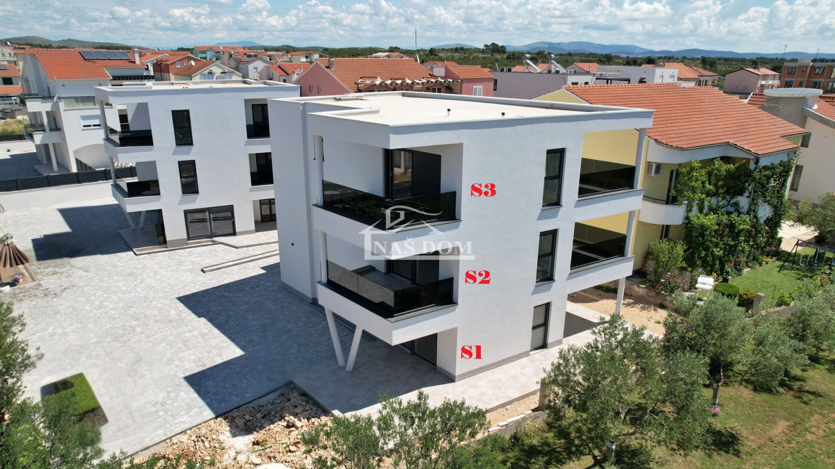 Vodice - Luksuzno stanovanje S1 z vrtom, 600 m od plaže