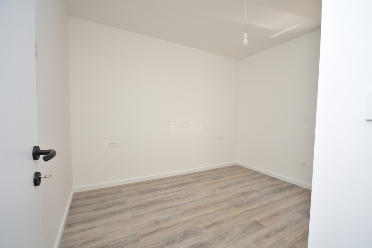 Vodice - Luksuzno stanovanje S1 z vrtom, 600 m od plaže