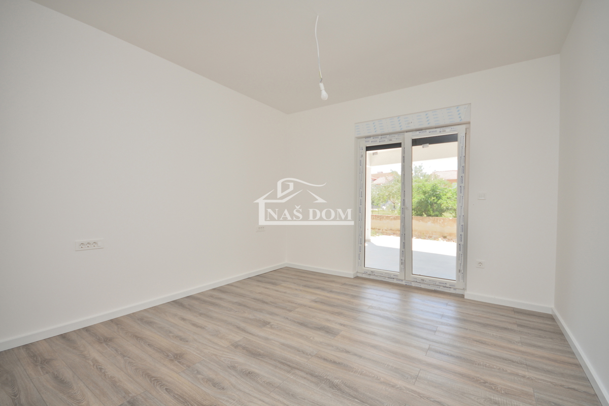 Vodice - Luksuzno stanovanje S1 z vrtom, 600 m od plaže