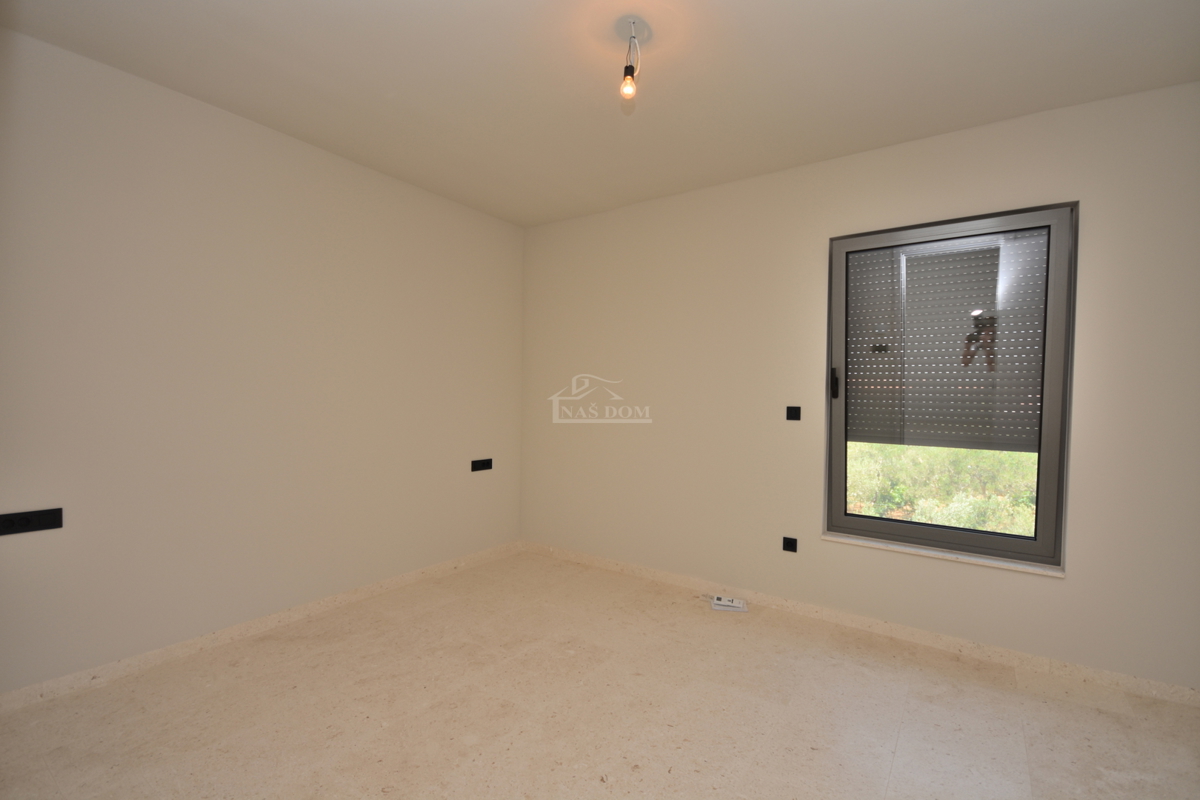 Tribunj - Stanovanje S3 z razgledom na morje, 400 m od plaže