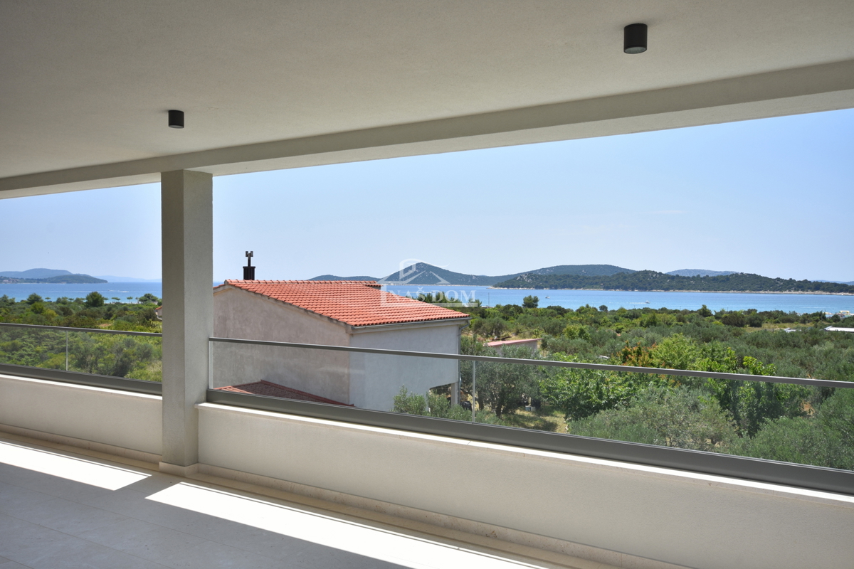 Tribunj - Stanovanje S3 z razgledom na morje, 400 m od plaže