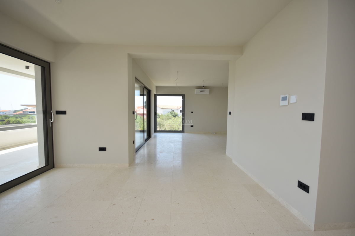 Tribunj - Stanovanje S3 z razgledom na morje, 400 m od plaže