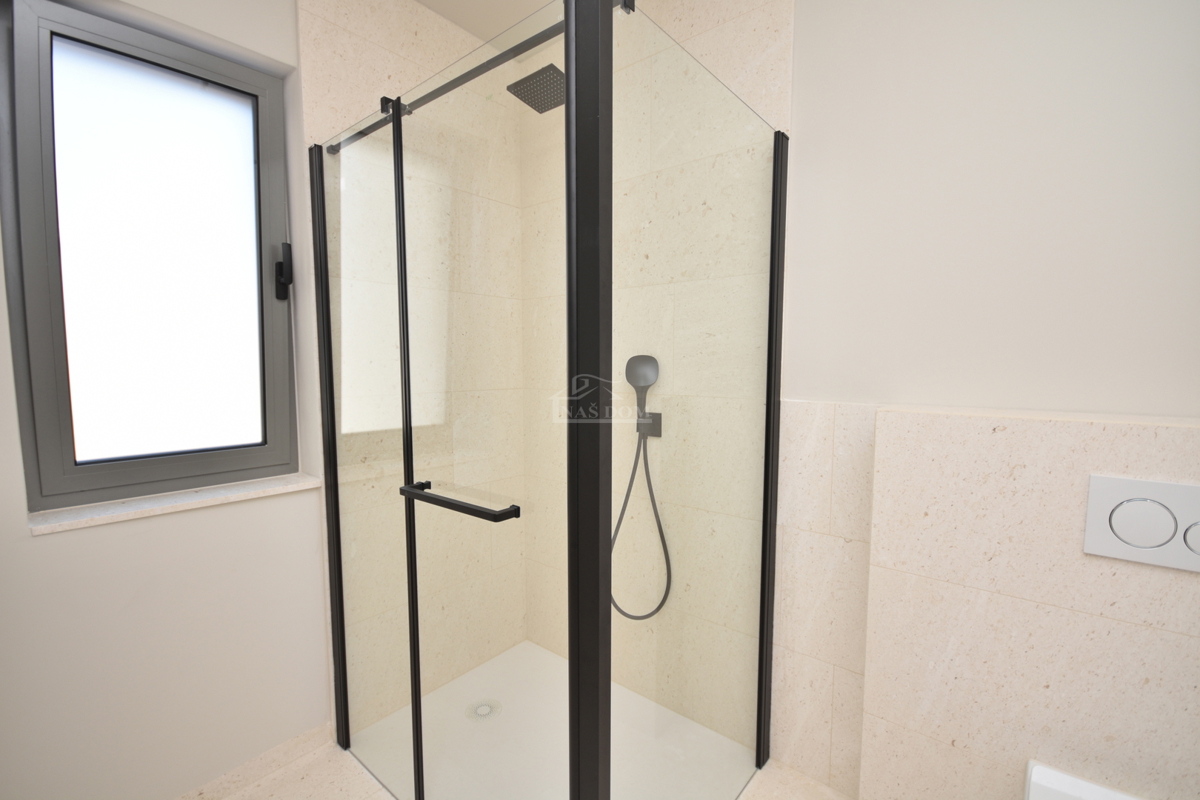 Tribunj - Stanovanje S3 z razgledom na morje, 400 m od plaže