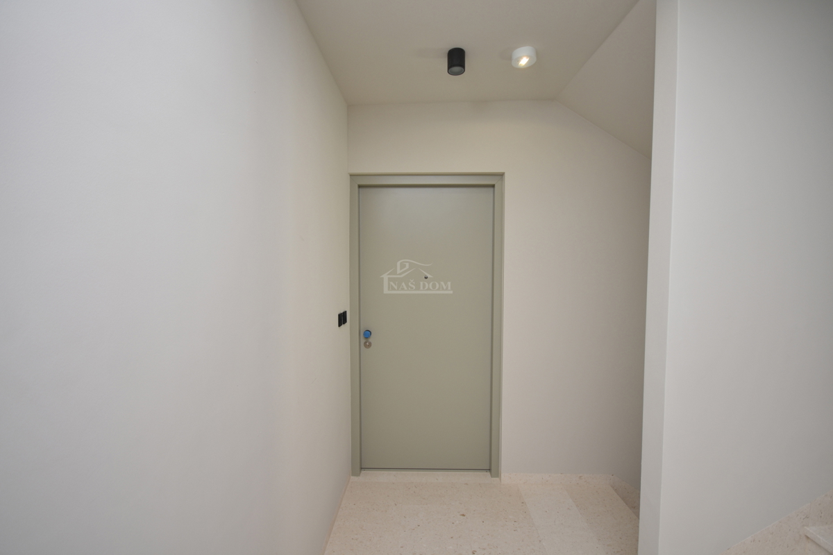 Tribunj - Stanovanje S3 z razgledom na morje, 400 m od plaže