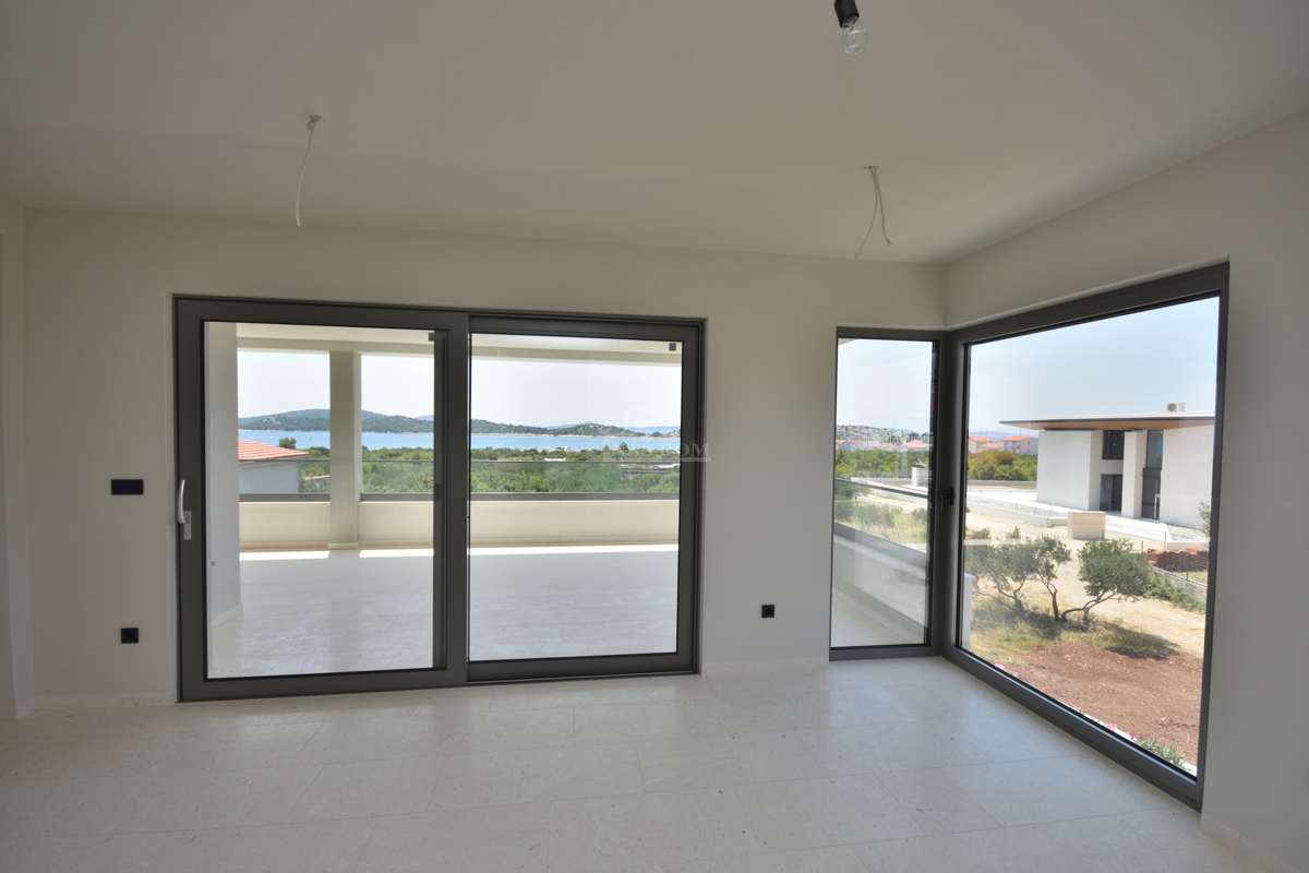 Tribunj - Stanovanje S3 z razgledom na morje, 400 m od plaže