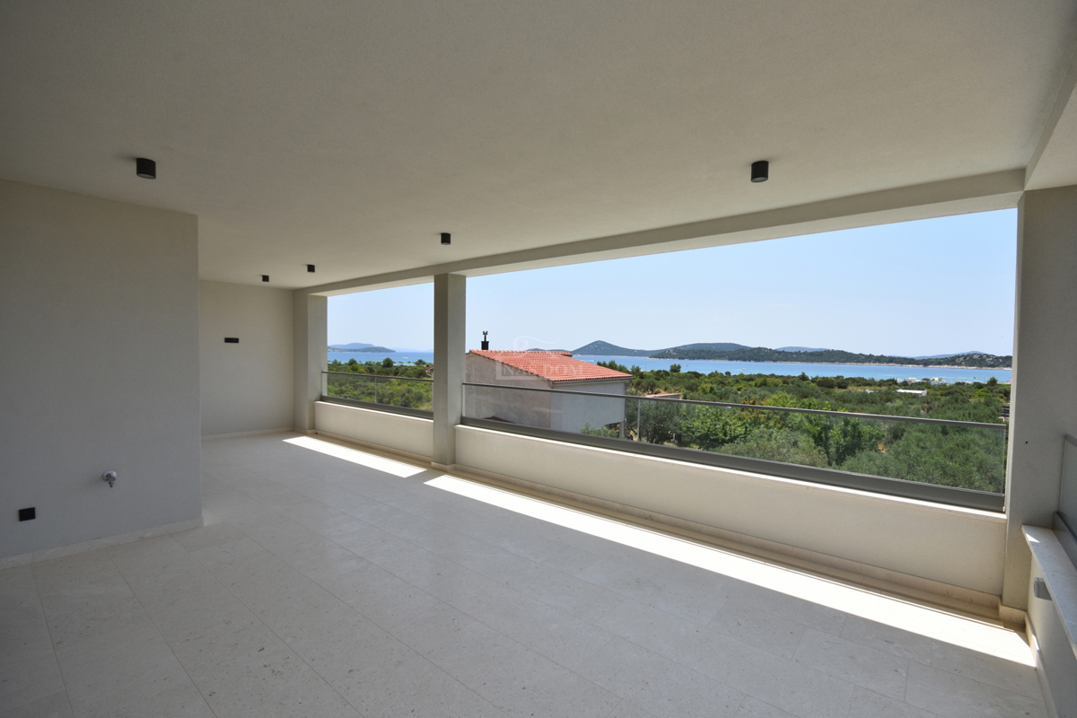 Tribunj - Stanovanje S3 z razgledom na morje, 400 m od plaže