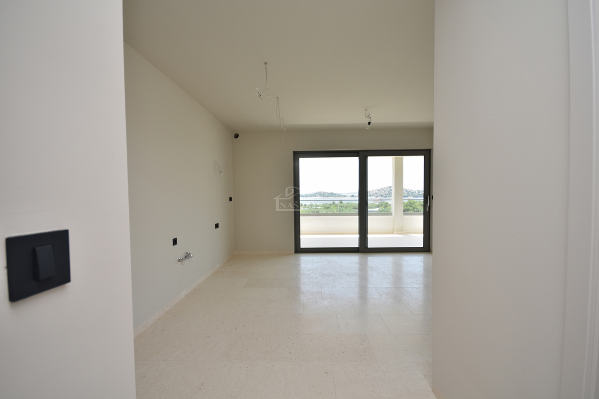 Tribunj - Stanovanje S3 z razgledom na morje, 400 m od plaže