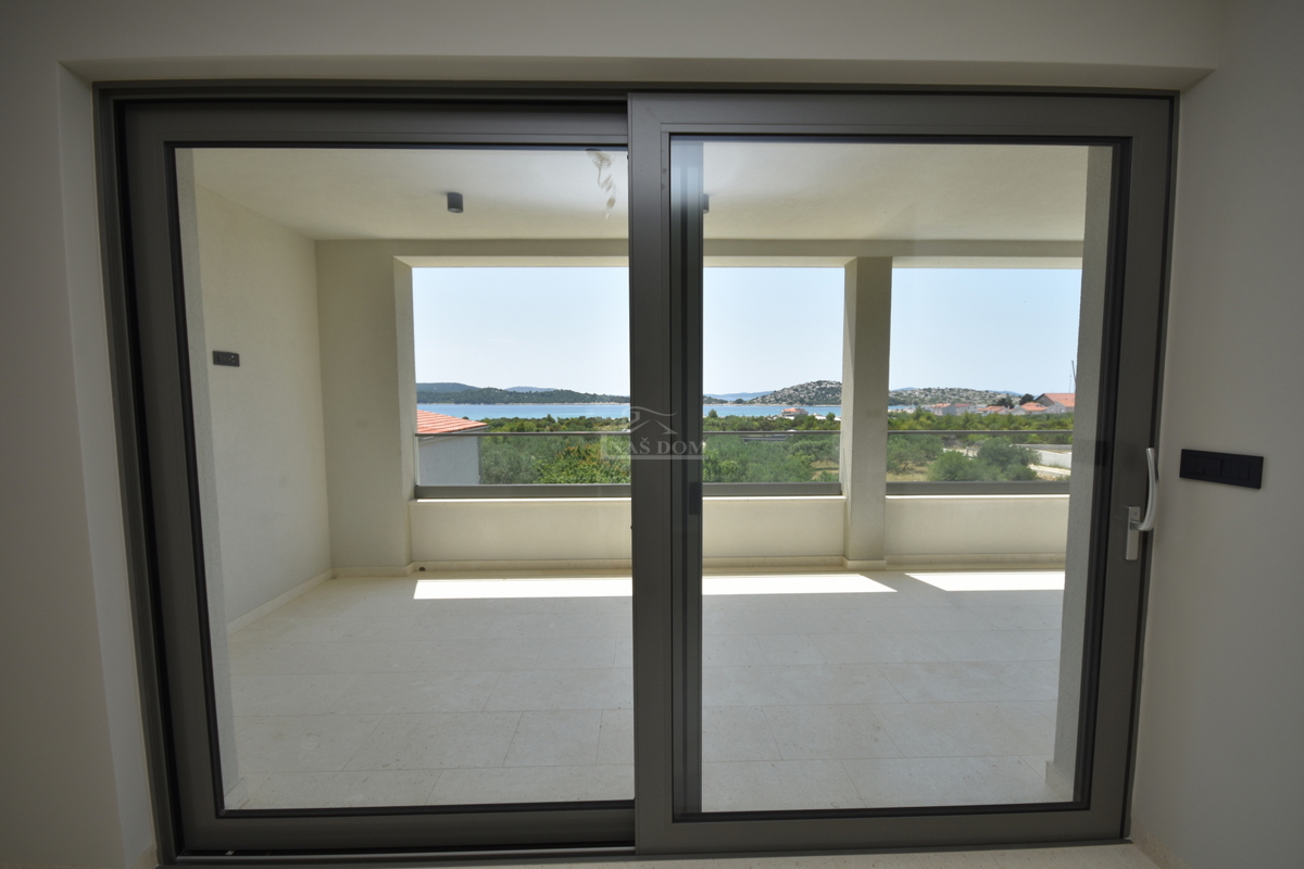 Tribunj - Stanovanje S3 z razgledom na morje, 400 m od plaže