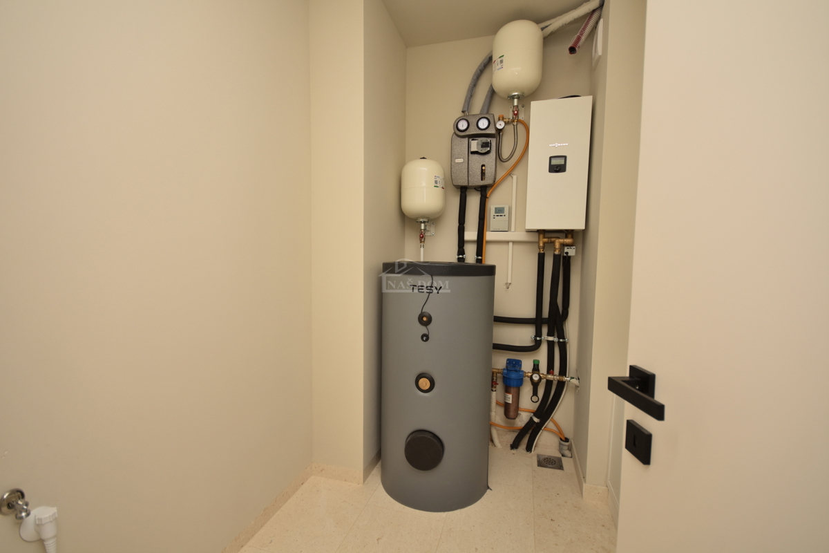 Tribunj - Stanovanje S3 z razgledom na morje, 400 m od plaže