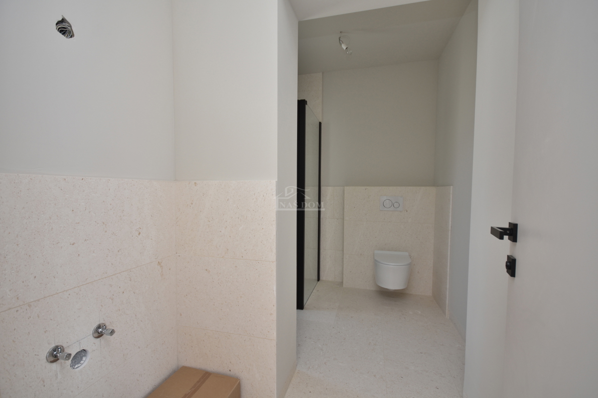 Tribunj - Stanovanje S3 z razgledom na morje, 400 m od plaže