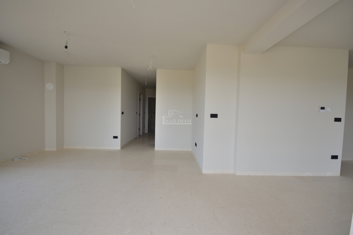 Tribunj - Stanovanje S3 z razgledom na morje, 400 m od plaže