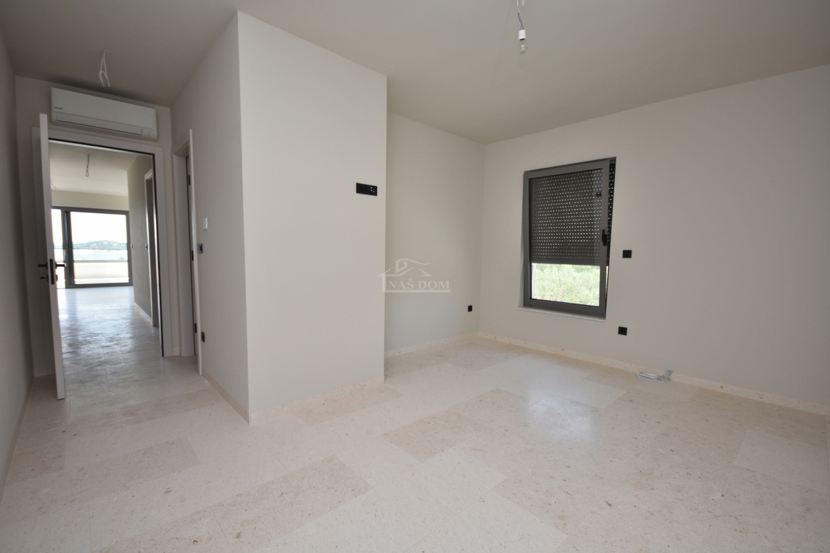 Tribunj - Stanovanje S3 z razgledom na morje, 400 m od plaže