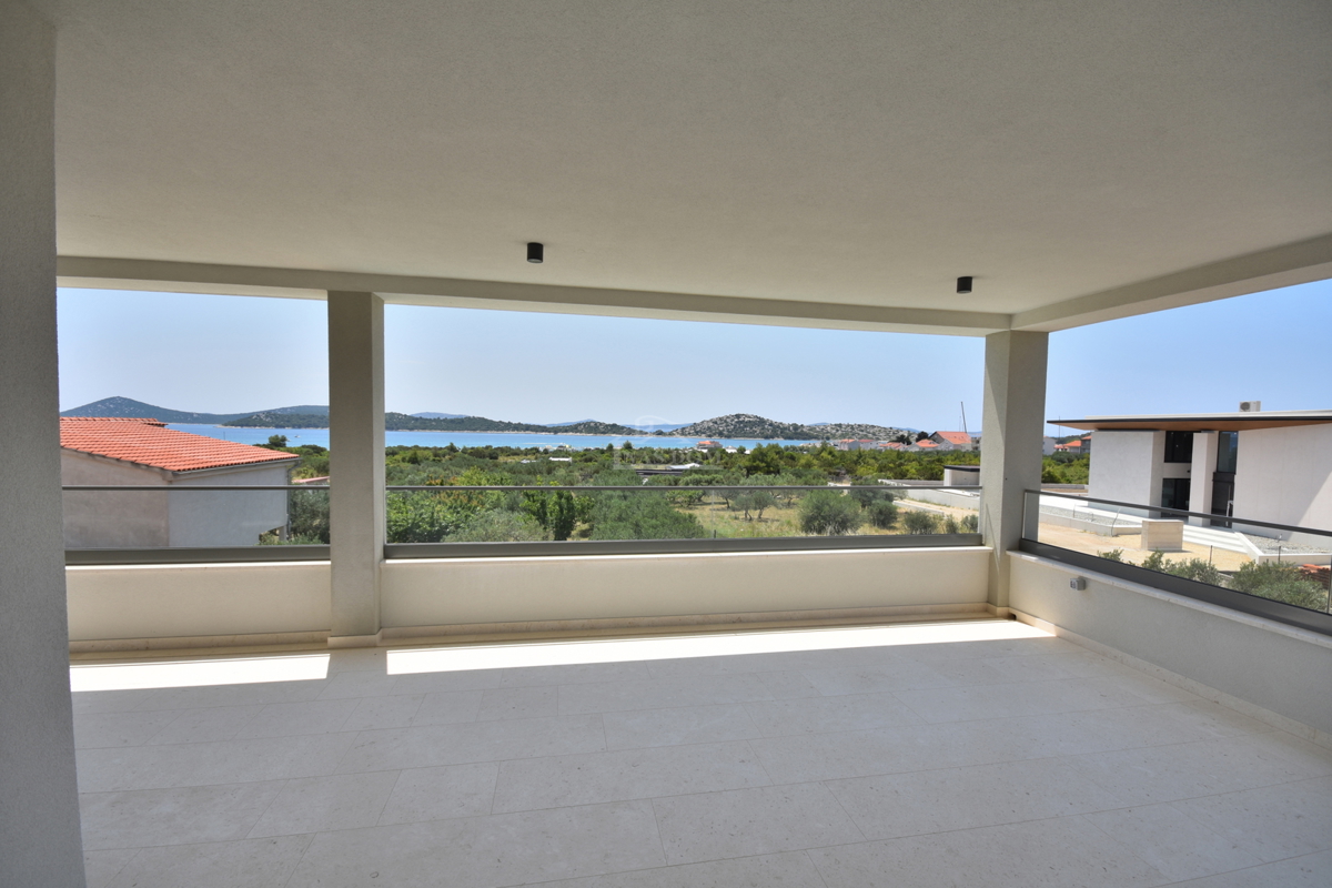 Tribunj - Stanovanje S3 z razgledom na morje, 400 m od plaže