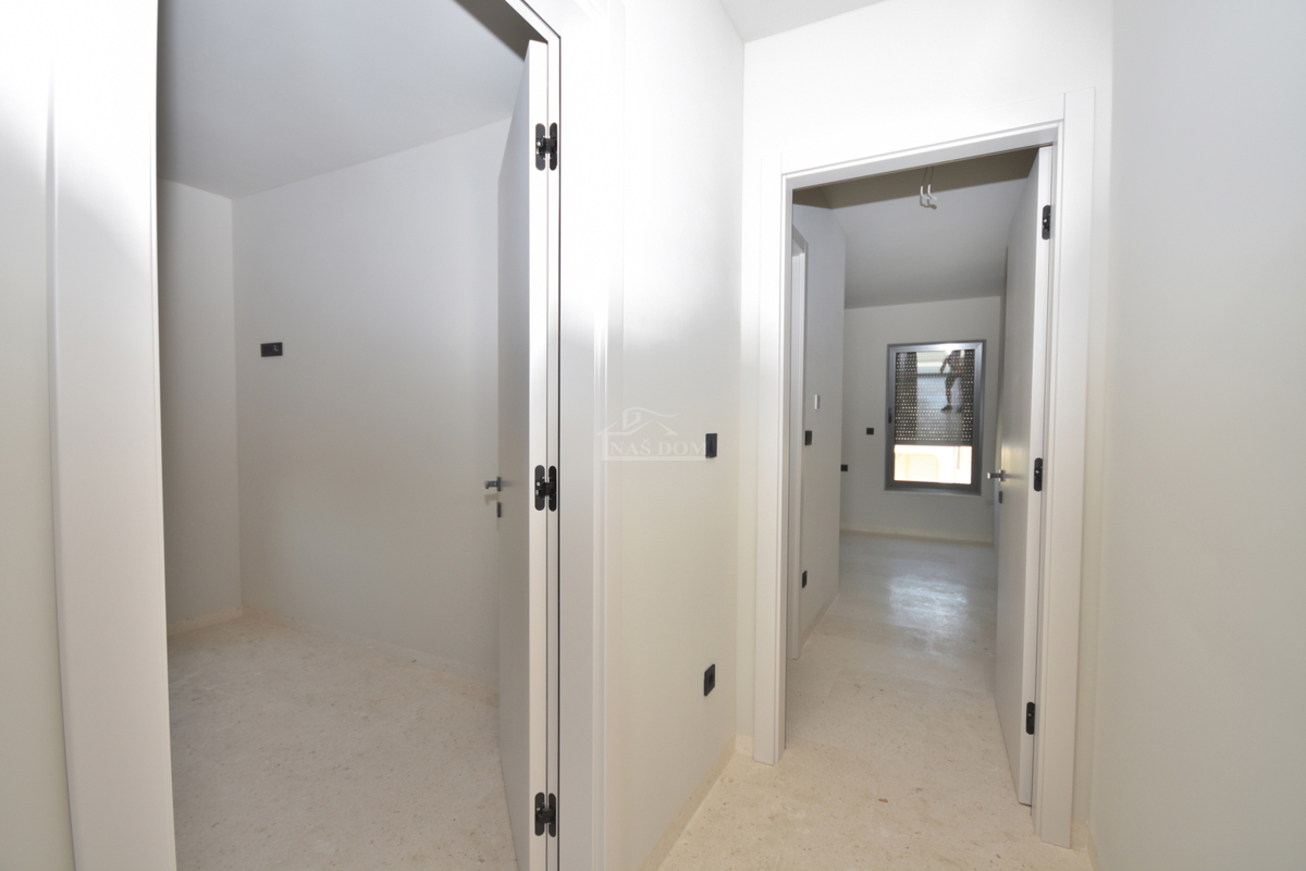 Tribunj - Stanovanje S3 z razgledom na morje, 400 m od plaže