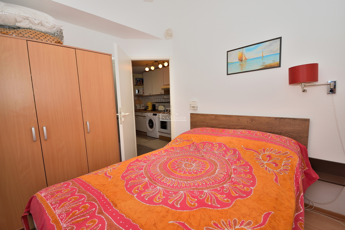 Tribunj - hiša z dvema apartmajema, 600 m od plaže