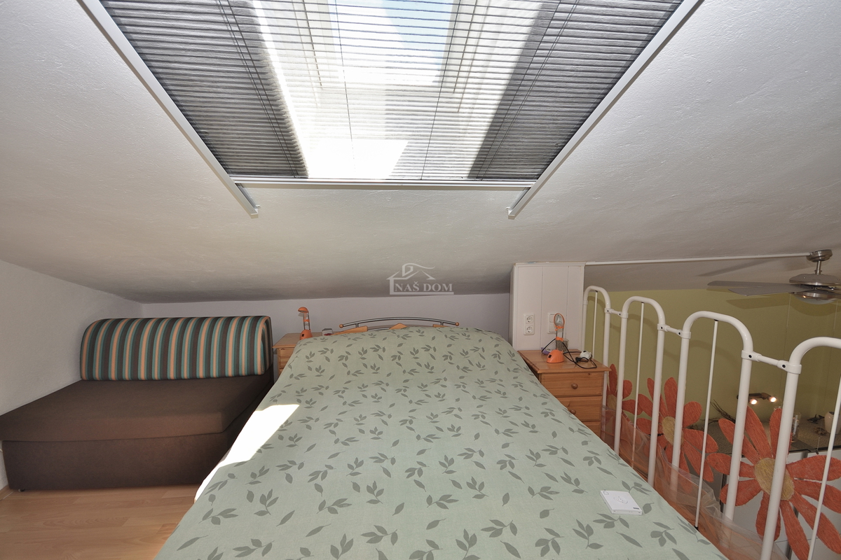 Tribunj - hiša z dvema apartmajema, 600 m od plaže