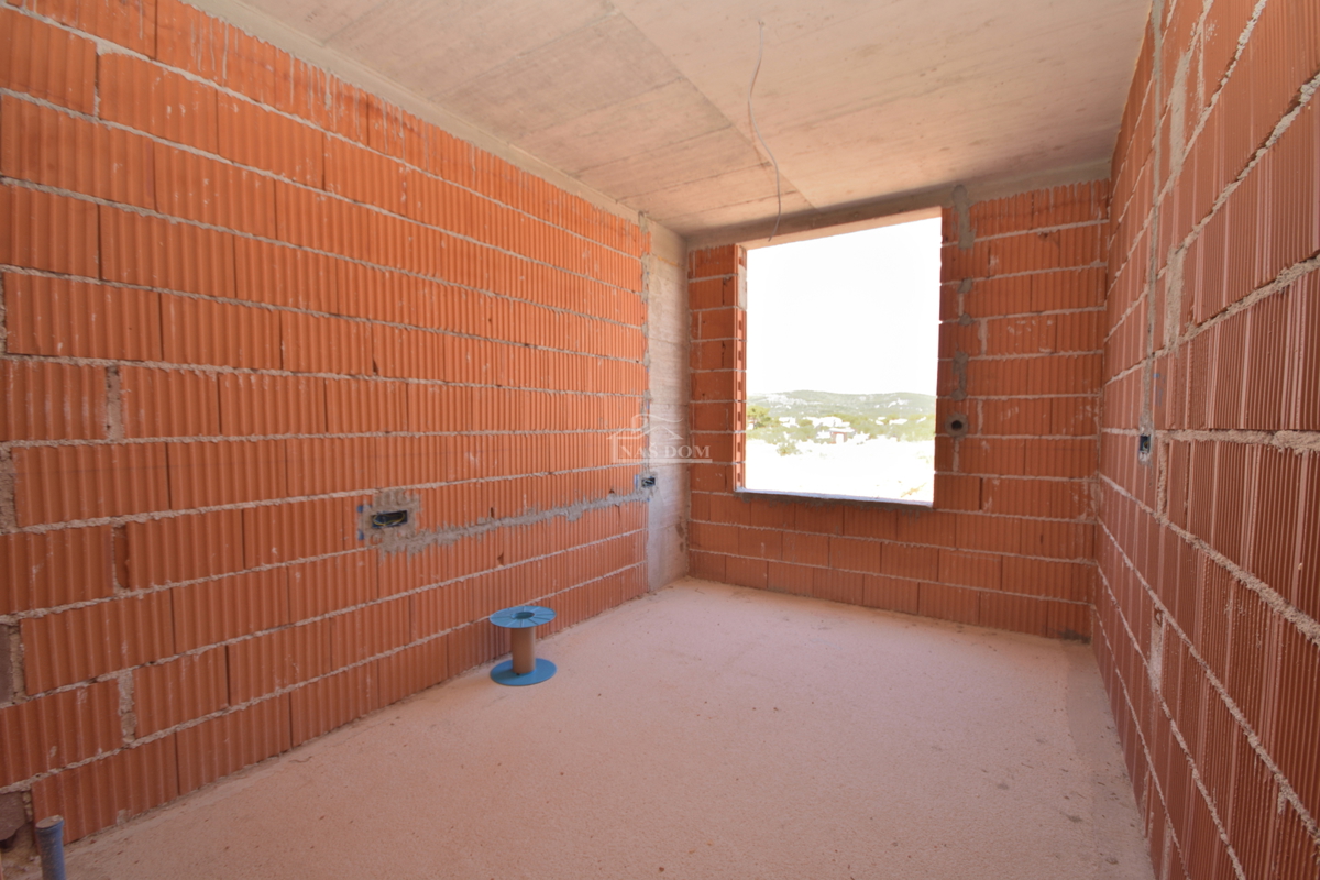 Luksuzno stanovanje S2 z bazenom in vrtom v pritličju novogradnje – Vodice