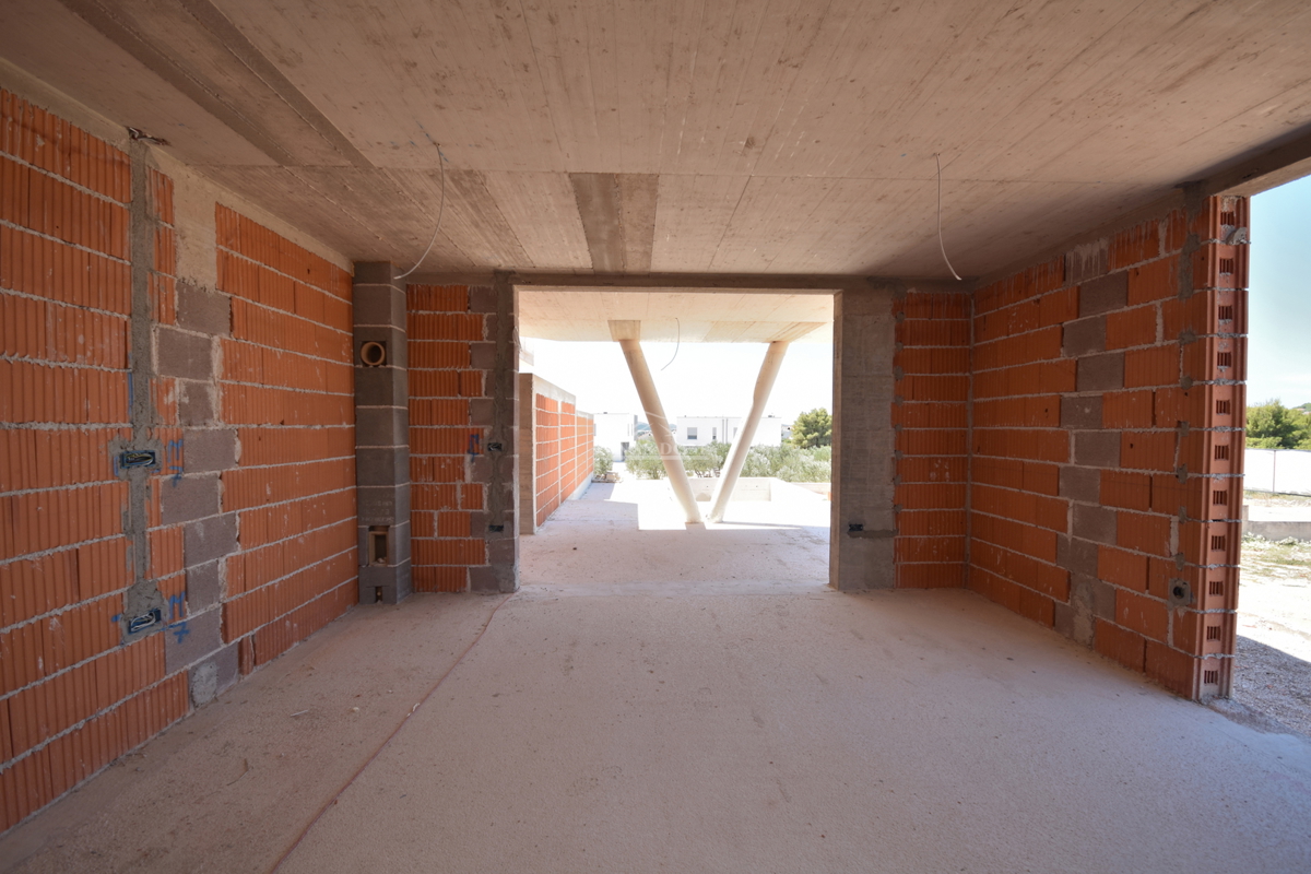 Luksuzno stanovanje S2 z bazenom in vrtom v pritličju novogradnje – Vodice