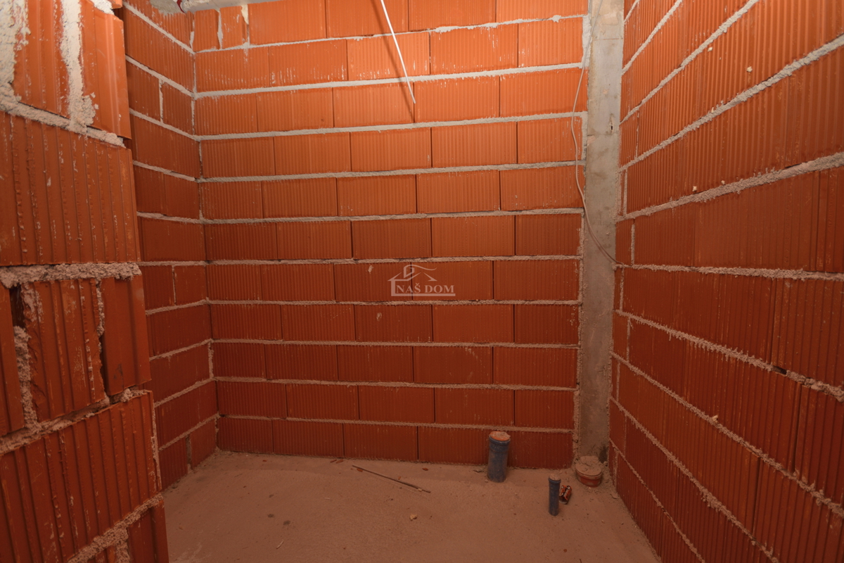 Luksuzno stanovanje S2 z bazenom in vrtom v pritličju novogradnje – Vodice