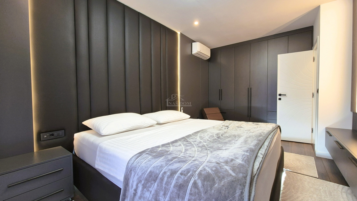 Brodarica - Vila s bazenom, 70 m od morja