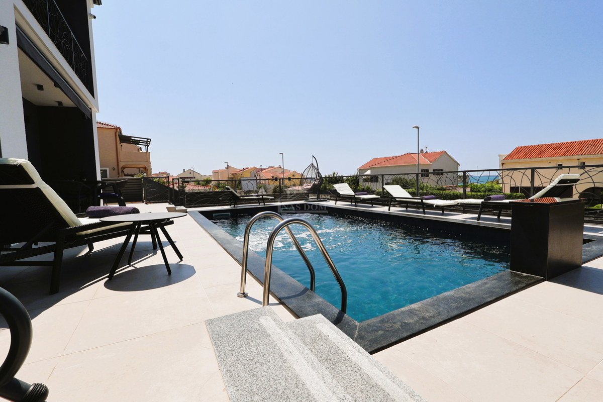 Brodarica - Vila s bazenom, 70 m od morja