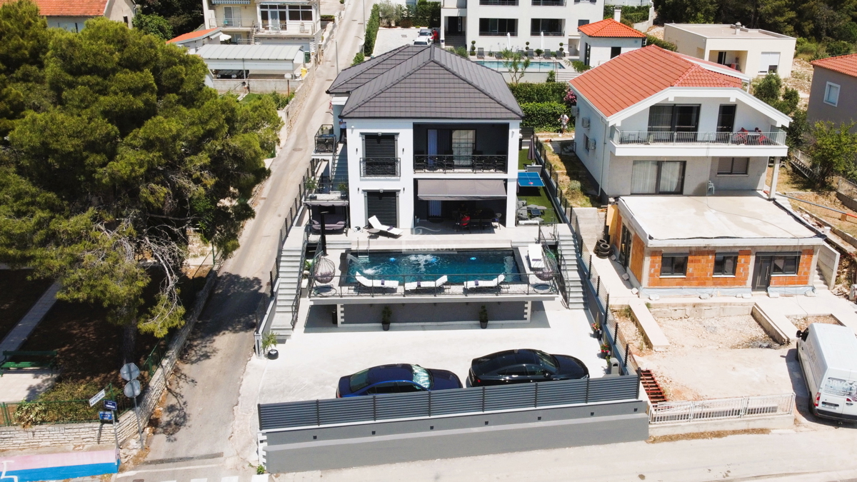 Brodarica - Vila s bazenom, 70 m od morja