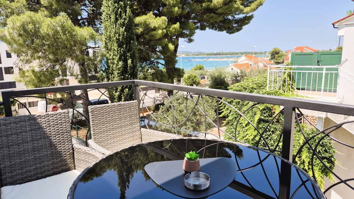 Brodarica - Vila s bazenom, 70 m od morja