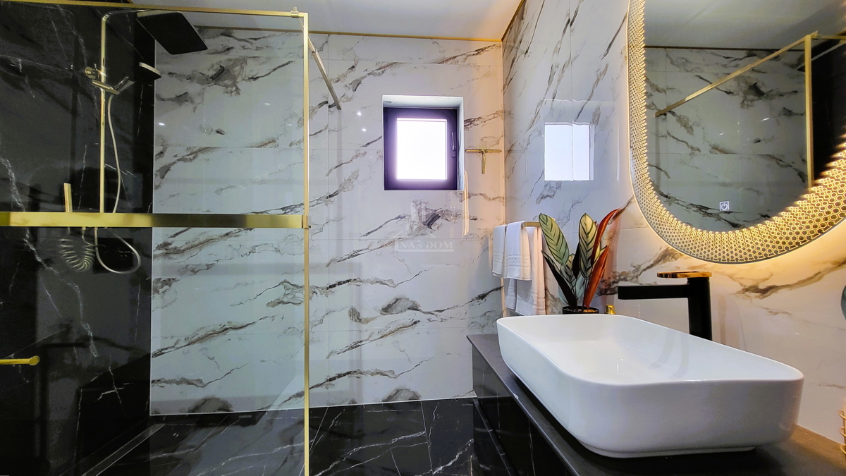 Brodarica - Vila s bazenom, 70 m od morja