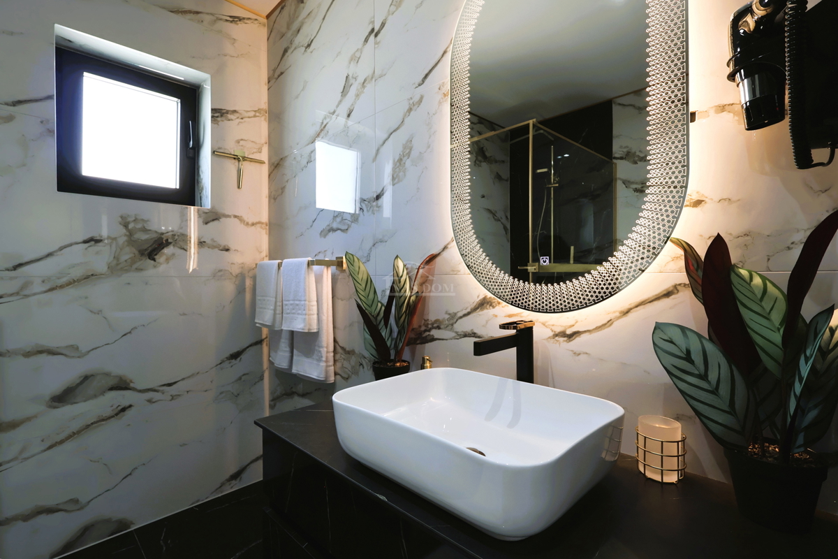 Brodarica - Vila s bazenom, 70 m od morja