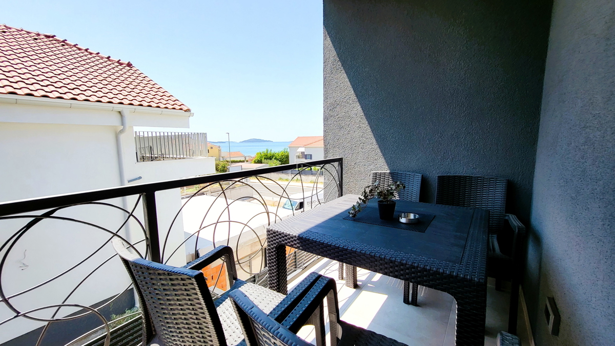 Brodarica - Vila s bazenom, 70 m od morja