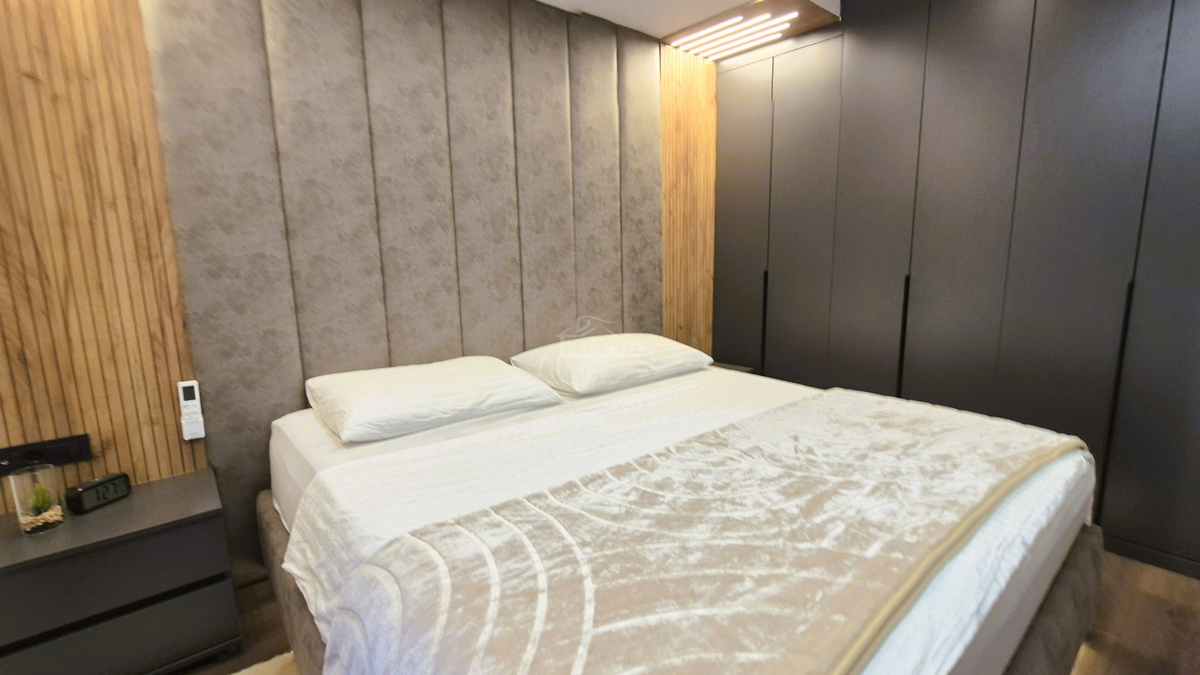 Brodarica - Vila s bazenom, 70 m od morja