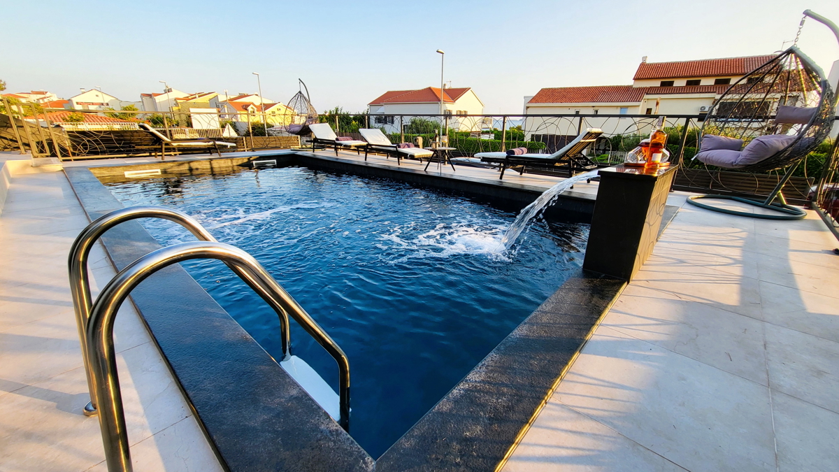 Brodarica - Vila s bazenom, 70 m od morja