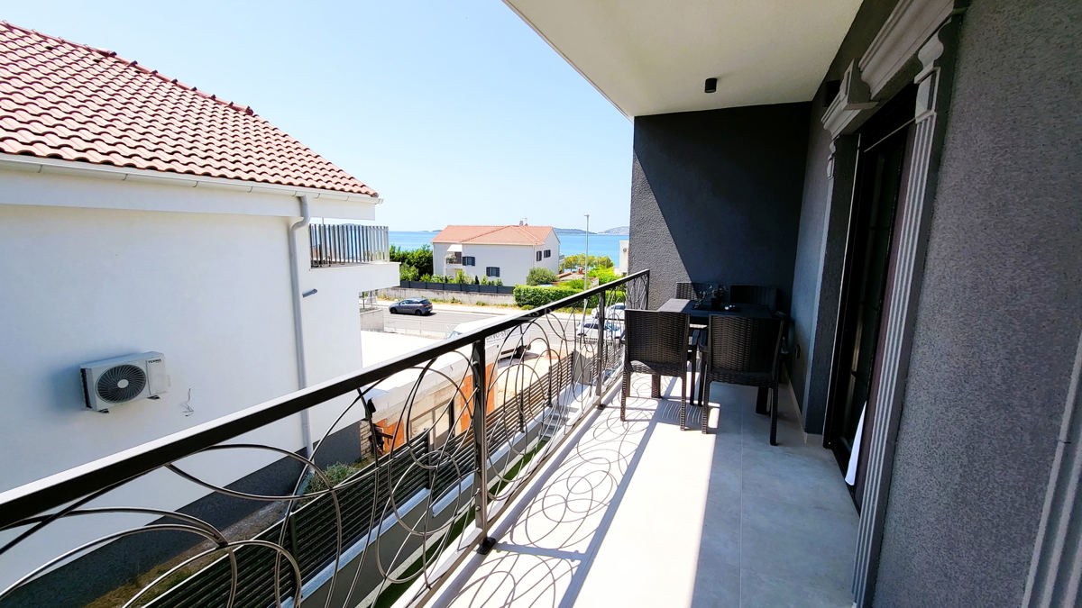 Brodarica - Vila s bazenom, 70 m od morja