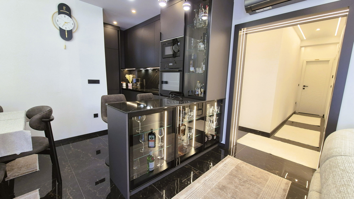 Brodarica - Vila s bazenom, 70 m od morja