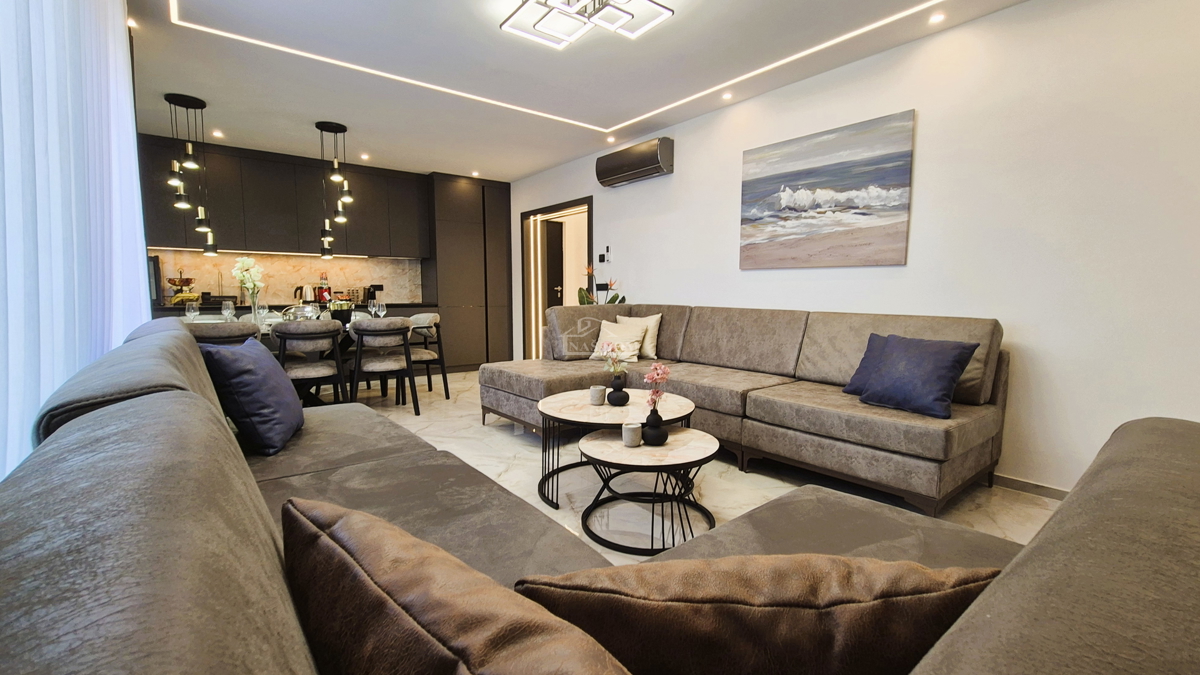 Brodarica - Vila s bazenom, 70 m od morja