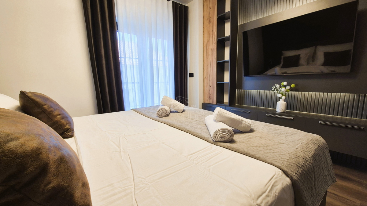 Brodarica - Vila s bazenom, 70 m od morja