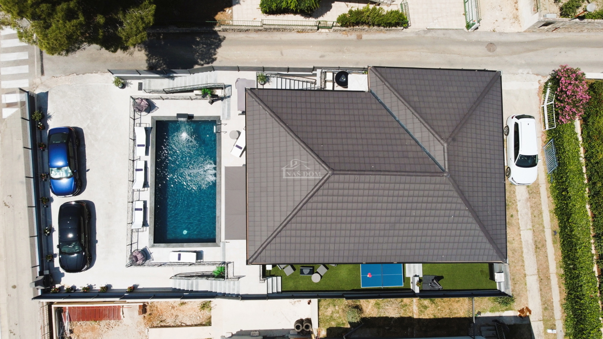 Brodarica - Vila s bazenom, 70 m od morja