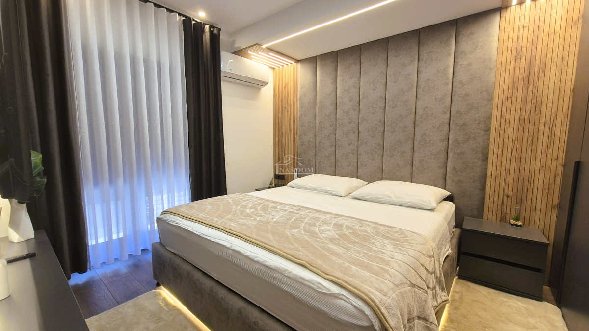 Brodarica - Vila s bazenom, 70 m od morja