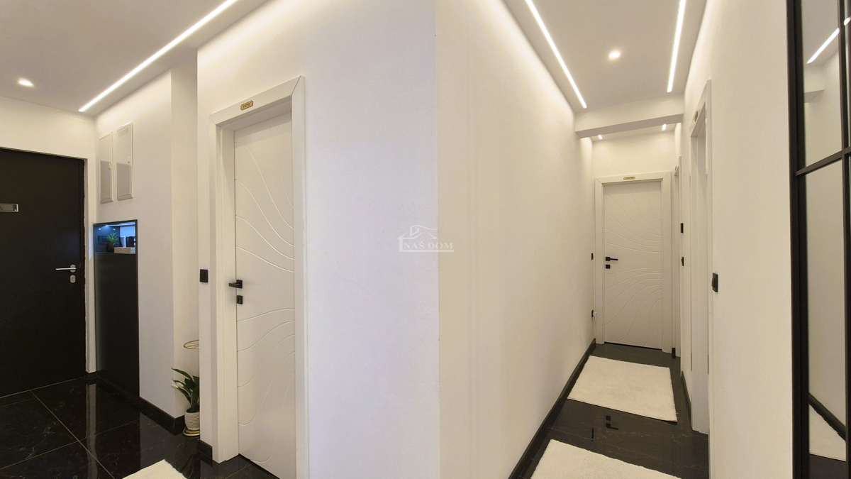 Brodarica - Vila s bazenom, 70 m od morja