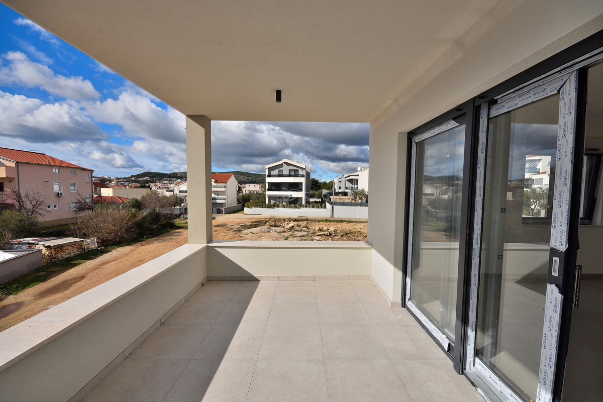 Vodice - **NOVOGRADNJA** S3 stanovanje z dvema spalnicama, 1. nadstropje, pogled na morje