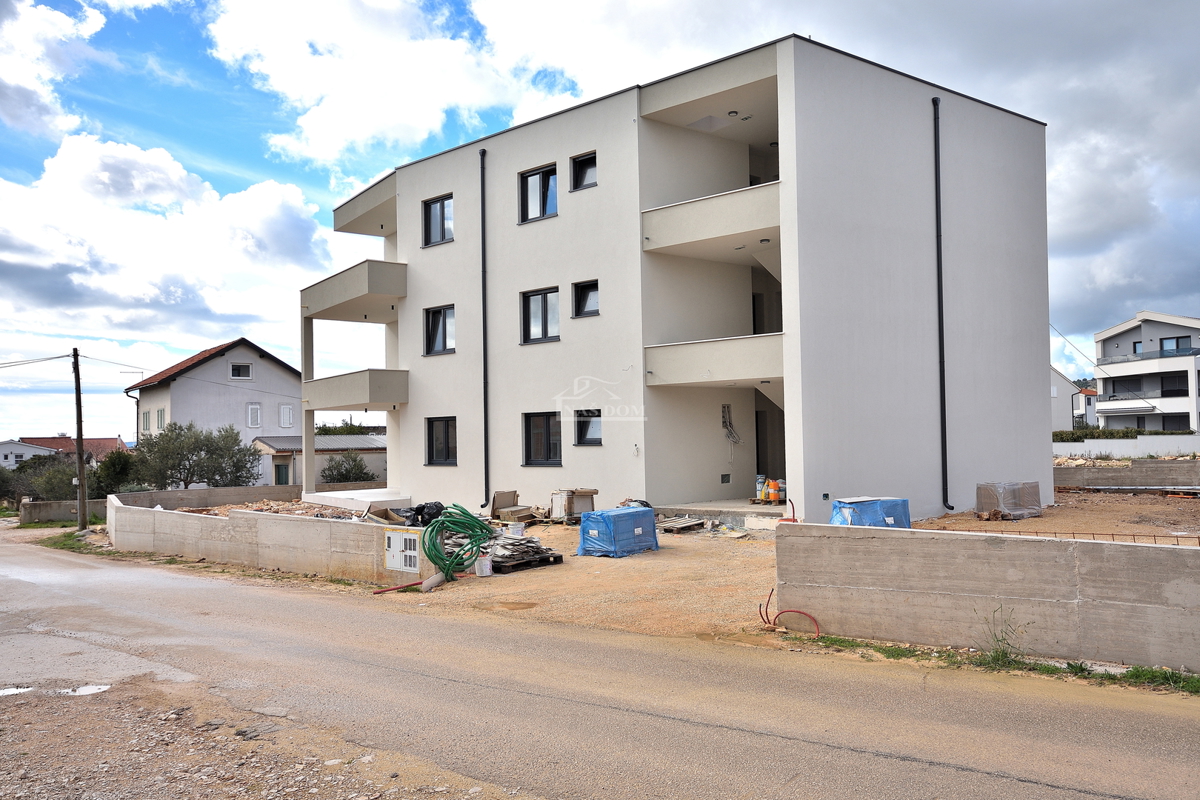 Vodice - **NOVOGRADNJA** S3 stanovanje z dvema spalnicama, 1. nadstropje, pogled na morje