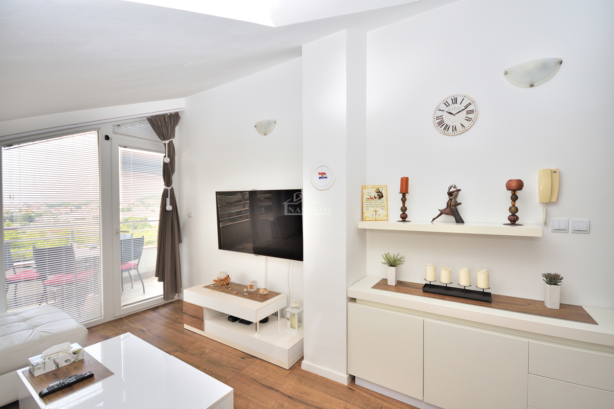 Vodice - stanovanje z razgledom na morje