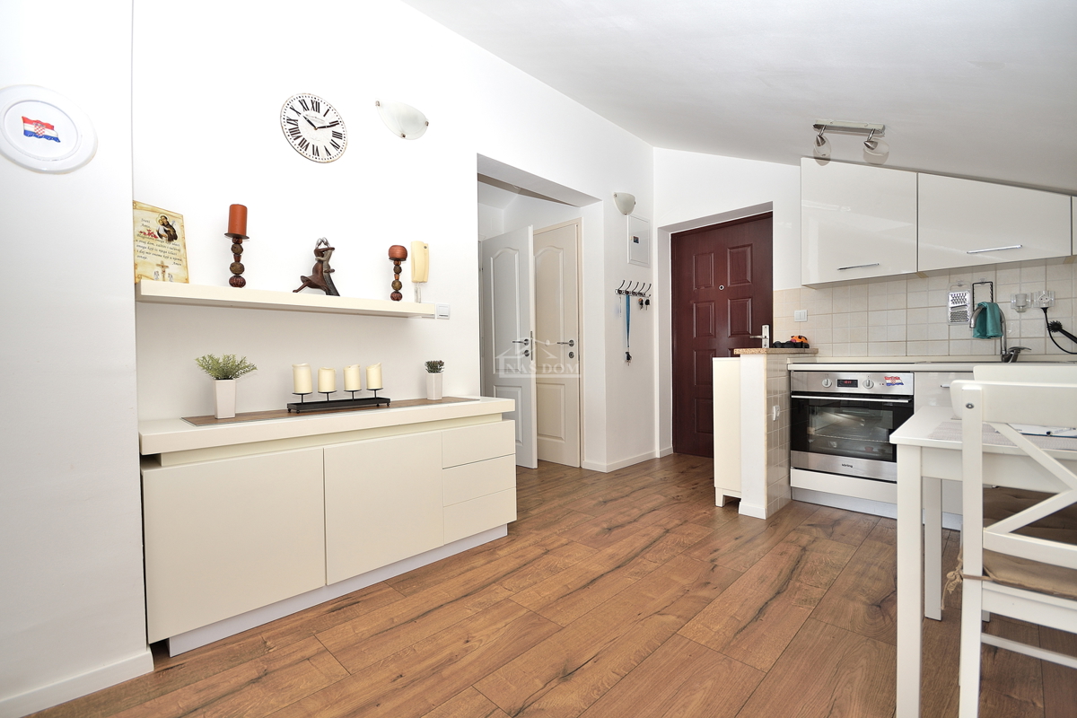 Vodice - stanovanje z razgledom na morje