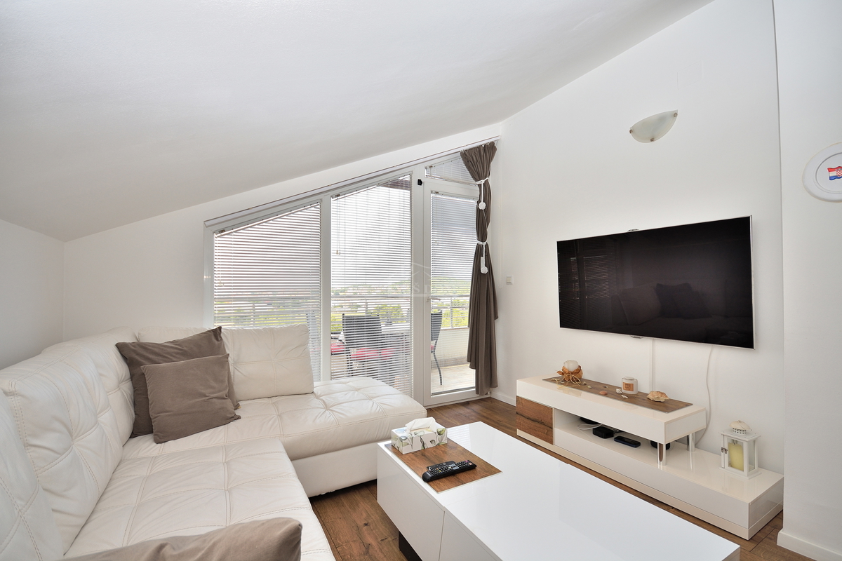 Vodice - stanovanje z razgledom na morje