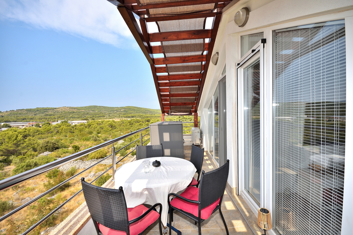 Vodice - stanovanje z razgledom na morje