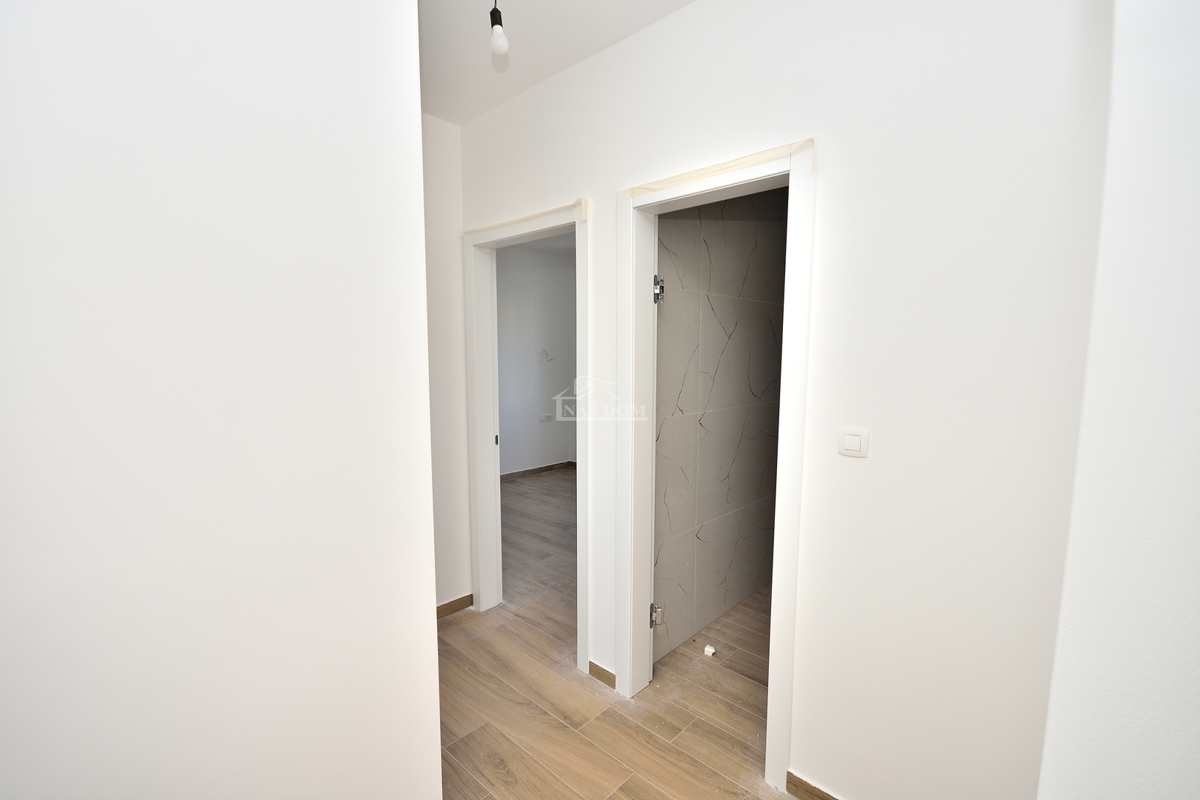 Srima, Vodice - Dvojna hiša S2 z bazenom v bližini plaže